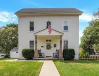 Huckleberry Haven: 4-bedroom Luxury Apartment Hotel dekat North Wales Station