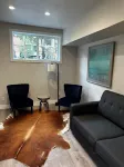 Outlaw Inn Unit 3. MODERN, newly remodeled unit, STEPS from Main Street!