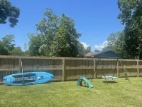 Coastal Blue. 2 minutes to Gulf of Mexico. Private backyard for BBQ/entertaining