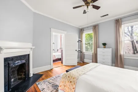 Beale Hill Modern Macon Charm Отели в г. Мейкон