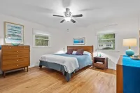 Midcentury Home w/King suites near Duke/Downtown
