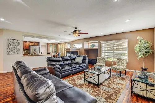 Amazing Summery Retreat~Pool-Spa-BBQ~South Strip
