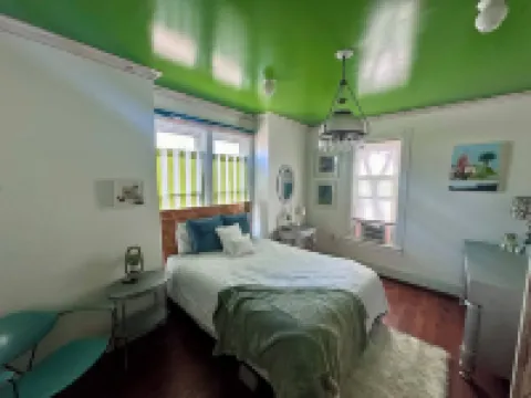 Cute & Artsy condo 1mi from Beulah, 7mi from Frankfort & 15mi from Crystal Mtn.