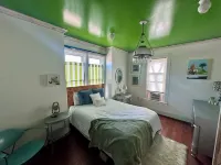 Cute & Artsy condo 1mi from Beulah, 7mi from Frankfort & 15mi from Crystal Mtn.