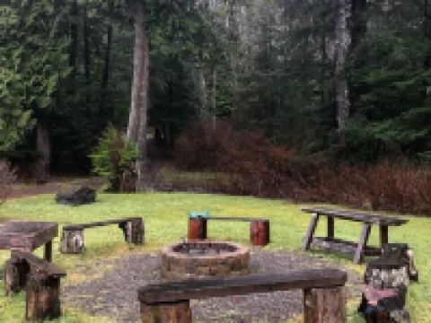 Diamond House, cozy home in a park-like setting Hotels in Ketchikan