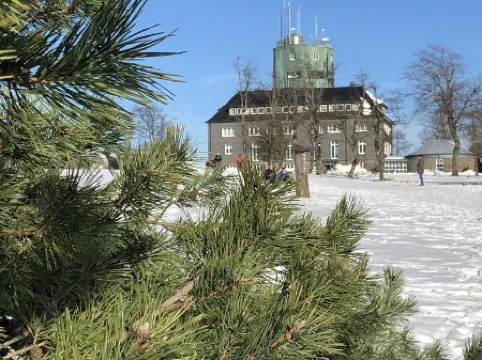 Family-friendly, cozy and plenty of space with balcony high above Bödefeld