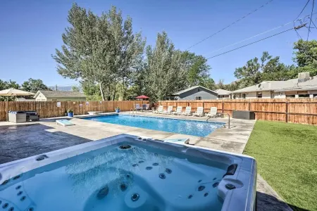 Royal Gorge Pool House- Heated Pool & Hot Tub!