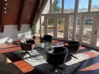 The Chalet on Lake Wylie, 5000 sq ft, Sleeps16, Pet Friendly, Close to Charlotte