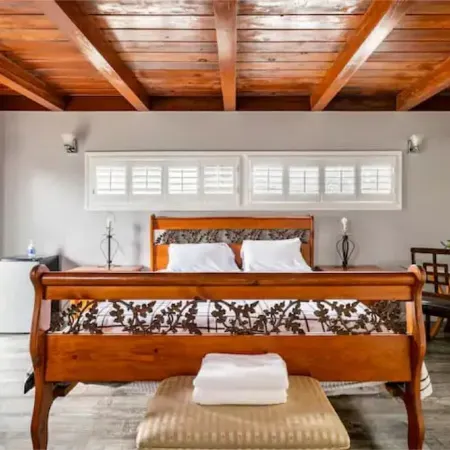 1-bedroom vacation home just 5 minutes to Kia Forum