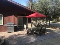 Single Story Chic', One mile from Downtown,  with Tesla 220v Outlet in Garage - balcony