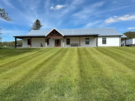 Spacious & serene country location  with cozy at home familiarity.