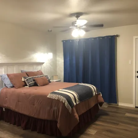Cozy Cottage on the Frio-unplug and recharge