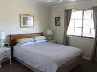 Valley View Cottage & Acres Hunter Valley Wine Region Hotels in Lovedale