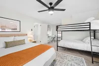 Lux 4br 3ba, hot tub, stargazing, HUGE gameroom, 10 min to Summersville Lake Hotels in Summersville