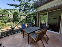 Vacation apartment Jantje in Emden city center with garden directly on the canal