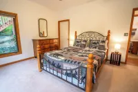 Quiet Cottage on Five+ Acres of Woods Close to All That BerkeleySprings Offers