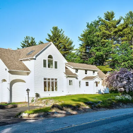 Spacious Retreat Near Lake—Firepit & Game Room