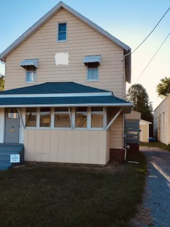 2 story house - 1 block from Clarion University / Penn West Clarion Отели в г. Кларион Каунти