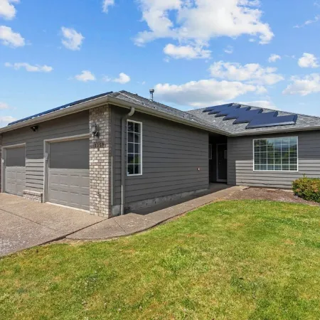 Inviting 2Br Half-Plex-Equipped Kitchen & Garage