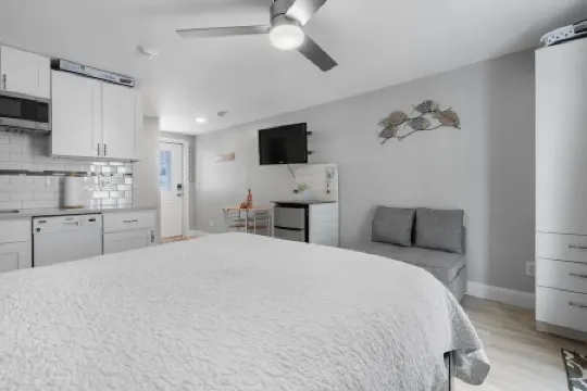 Beachside Getaway - Steps to the Beach