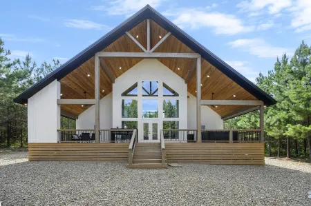 Modern Serene A-Frame Cabin in the Heart of Broken Bow Отели в г. Брокен Боу
