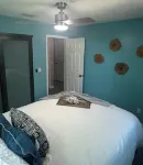 Cozy River Retreat on Island, 3 Minutes to the Beach, Family Sized 3 Bed House
