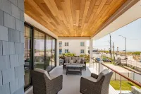 NEW1413 Sand Castle" Ocean Front Condo on Boardwalk, Pool, Elev., Sleeps 19