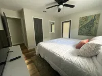 Modern Farmhouse w/Gameroom and theater room close to everything Hotels in Pearl