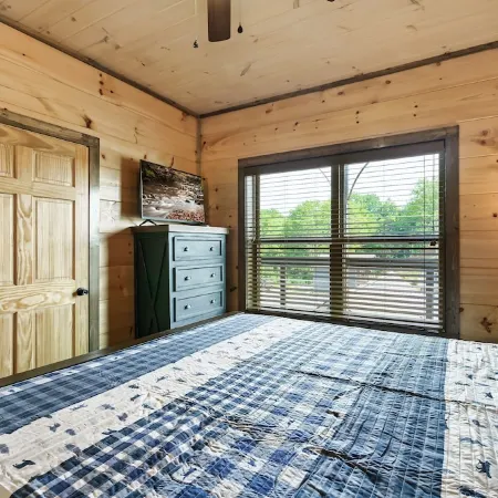 Newly Built Cabin! Hot Tub! Foosball! 5 MI to Pigeon Forge! Mountain Views!