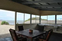 Hideaway Tom's on the Mundoo Channel