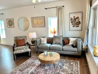 Serene bungalow: Modern Comfort near the Hospital, Power Plants and Campus