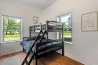 Cheerful Retreat on 8 acres