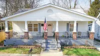 The Classic City Cottage-1 Mile from Downtown Athens! - 3-نجوم