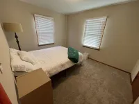 Newly remodeled family friendly home in Jenks. Walking distance to Aquarium.