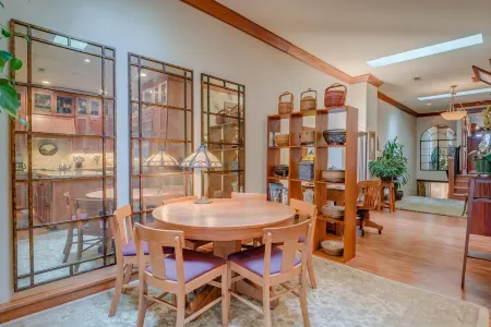 Incredible Luxury Loft in Historic Downtown McMinnville