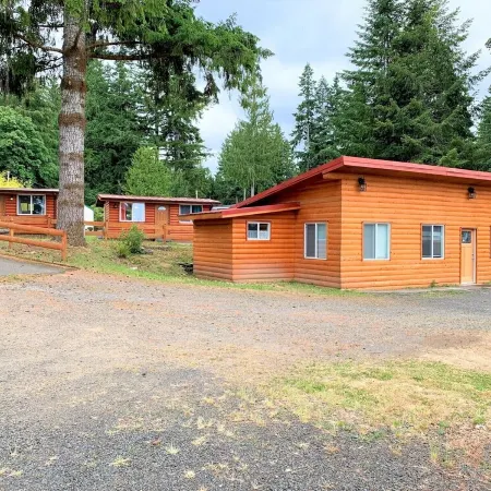 Lake Nahwatzel Resort, Cabin #3, Shared Dock just steps away!
