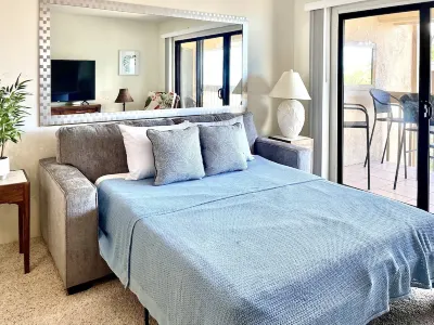 Ocean View Family Condo Across From Lyman’s Cove~Air Conditioning~Calif King Bed Các khách sạn gần Kimura Lauhala Shop