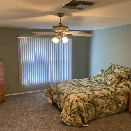 Waterfront home .5 miles from downtown Tavares and 10 minutes from Harris Chain.