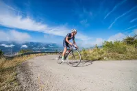 Large T4 apartment at the bottom of a chalet, close to the Pyrénées 2000 ski slopes