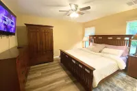 Peaceful and Private New House with Hot Tub/ Fire Pit