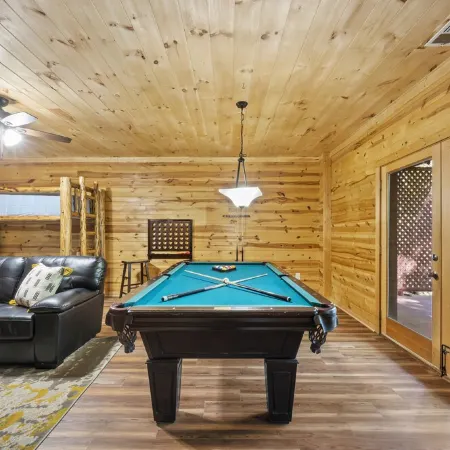 Cozy Cabin Near Helen + Hot Tub + Fire Pit + Game Room + More