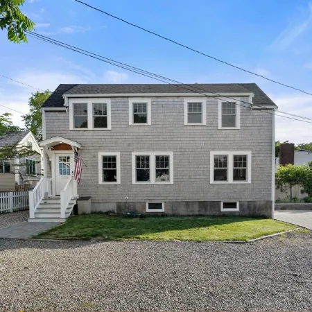 Newly Renovated 2BR Rockport Home w/ parking Steps to Back Beach+Bearskin Neck!