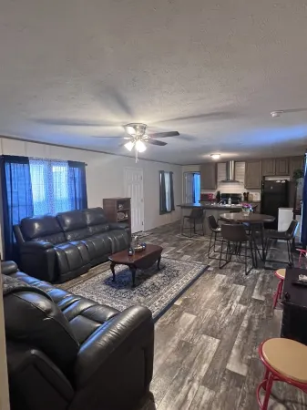 Cozy 3 Bedroom 2 Full bathroom Home located minutes from Historic Downtown.