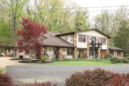 Historic Lodge Minutes from Massanutten Resort, Jmu, Shenandoah National Park!