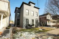 Private 2 Level Apartment with Hot Tub in Tremont