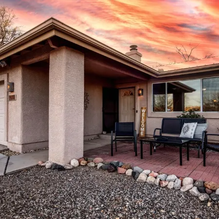 AZ Wine Country Retreat - Desert Views + Hot Tub!
