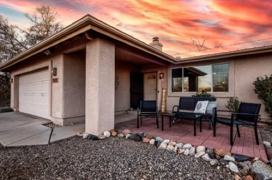 AZ Wine Country Retreat - Desert Views + Hot Tub!