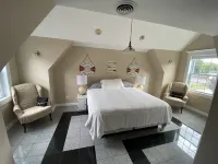 Large Townhouse overlooking Bellaire 2 blocks away