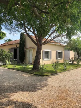 Petite Maison en Provence Отели в г. Арль