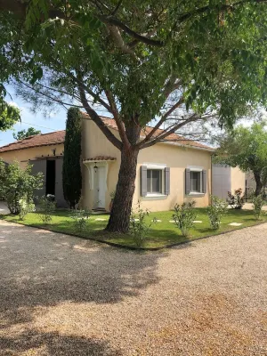 Petite Maison en Provence Hotels in Arles